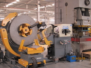コイルの処理機械のためのステンレス鋼の金属板のストリップのストレートナのDecoilerの自動送り装置